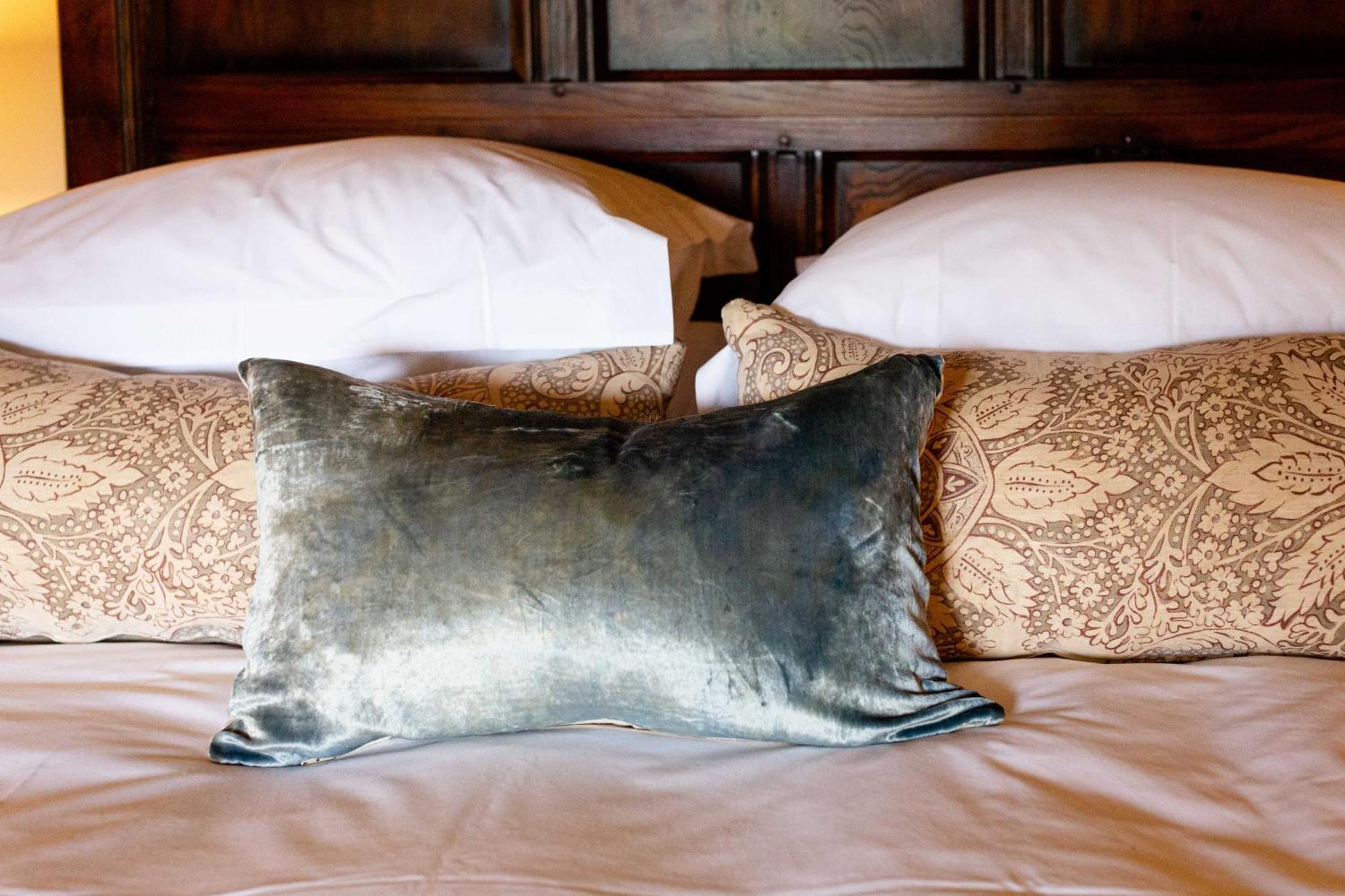 The Crown Inn Chiddingfold Room photo