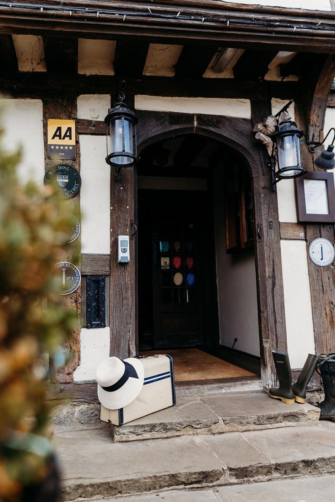 The Crown Inn Chiddingfold Exterior photo