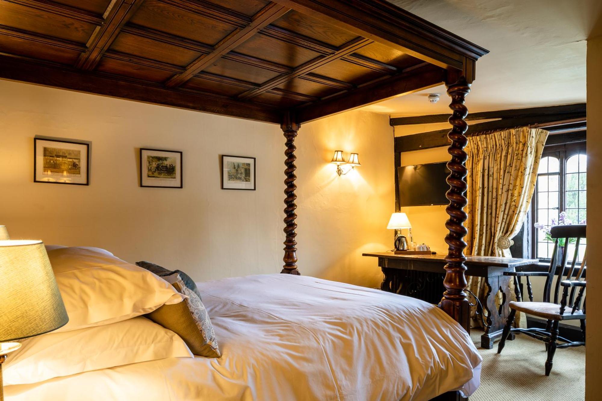 The Crown Inn Chiddingfold Room photo